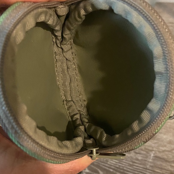 Roxy Green and Gray Leaf Pattern Round Clip On Pouch Key & Card Holder - Picture 3 of 3